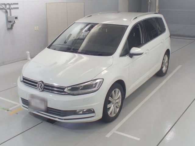 30355 Volkswagen Golf touran 1TCZD 2017 г. (CAA Chubu)